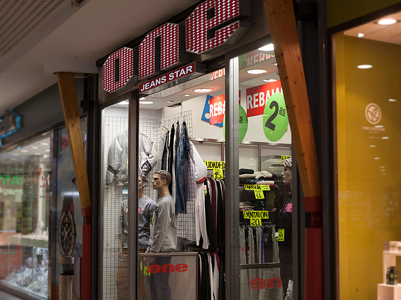 One Jeans (escaparate)